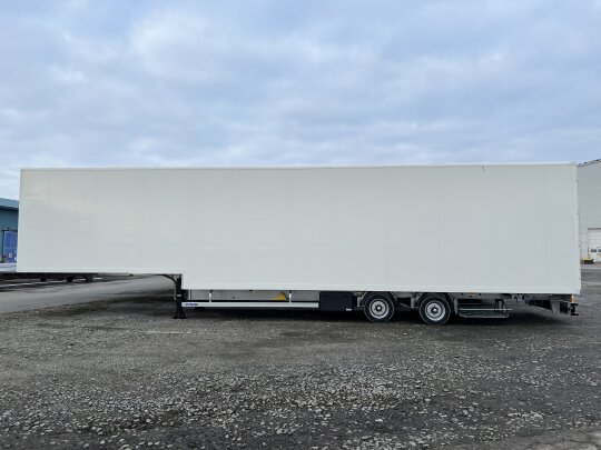 Dustproof semi-trailer